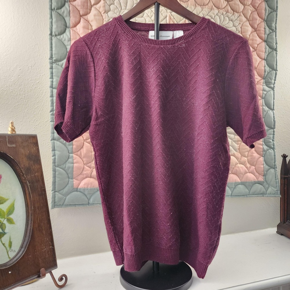 S Burgundy Short Sleeve Sweater, Grannychic, Vintage Clothing, Size Small